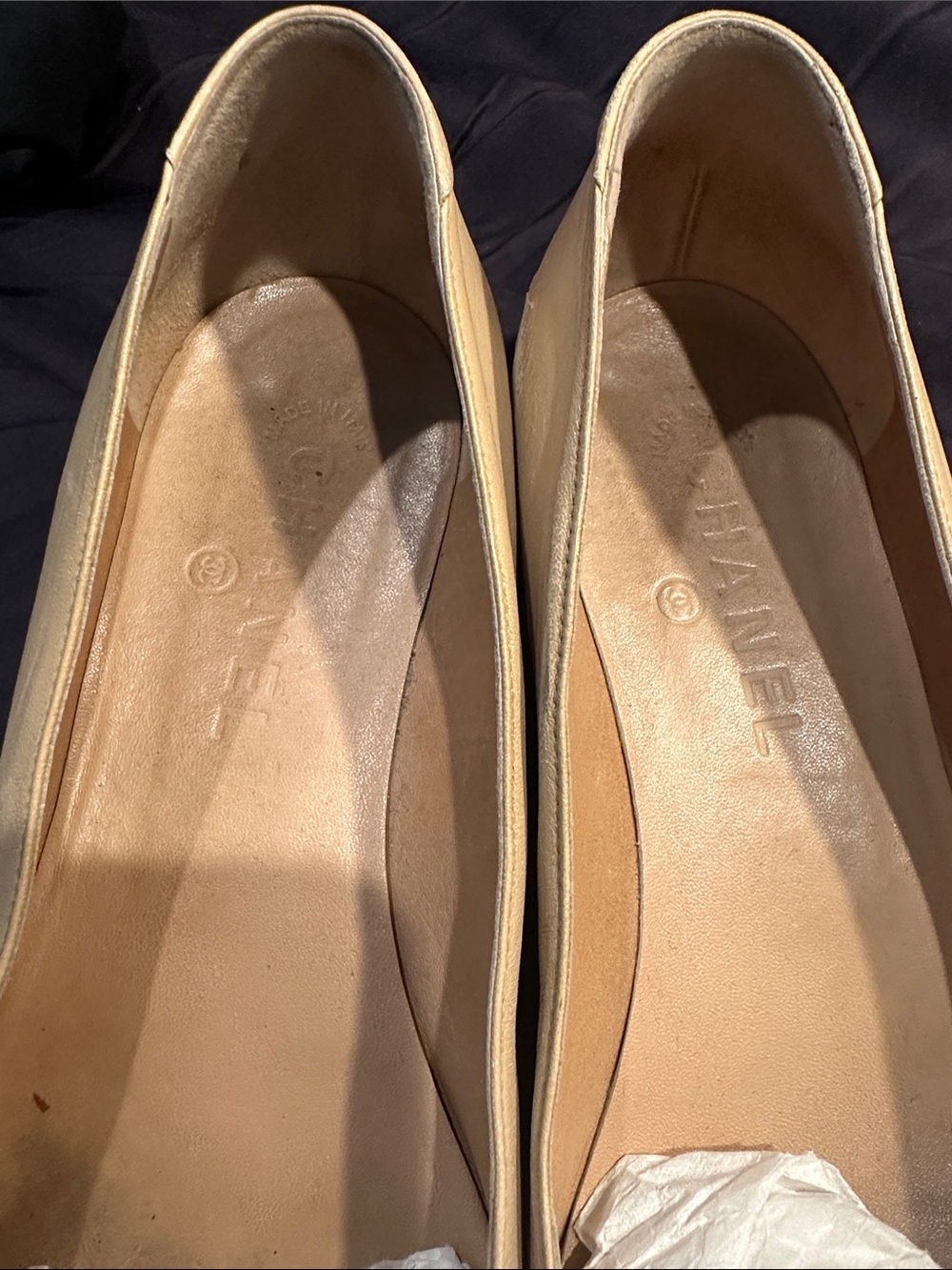 CHANEL Beige Leather Flats with Black Patent Cap Toe - Picture 10 of 10